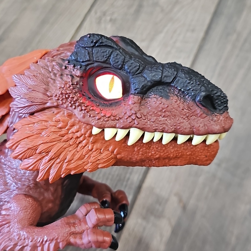 Jurrasic World Dominion  PYRORAPTOR Uncaged - Picture 7 of 9